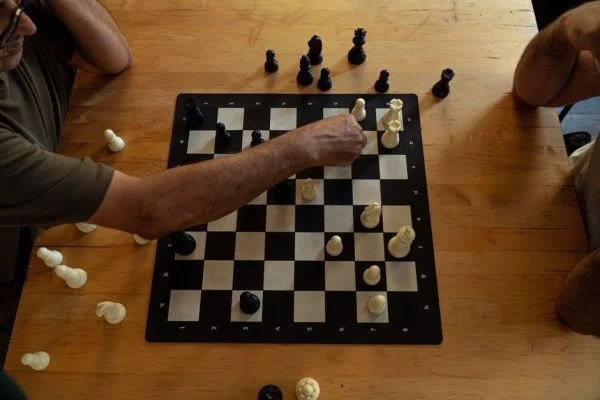 韦奕征战2023国际象棋世界杯晋级八强关键对局与战术心理解析